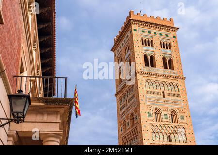 Malerischer Glockenturm San Martín im einzigartigen Mudéjar-Stil Teruel, Spanien Stockfoto