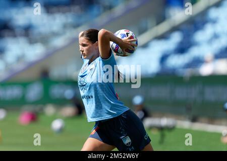 Sydney, Australien. 24. Dezember 2022. Kristy Fenton vom Sydney FC wirft den Ball während des Spiels zwischen dem Sydney FC und den Wanderern im Allianz Stadium am 24. Dezember 2022 in Sydney, Australien. Gutschrift: IOIO IMAGES/Alamy Live News Stockfoto