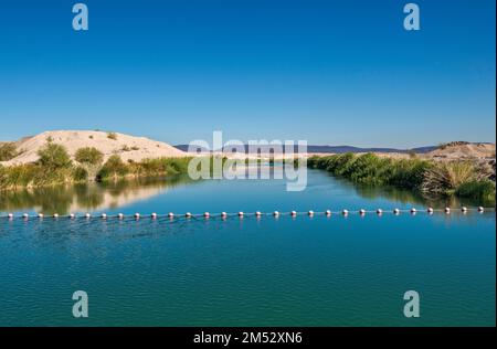 Alle American Canal, Blick von der Picacho Road, in der Nähe von Yuma, Fort Yuma Indian Reservation, Kalifornien, USA Stockfoto