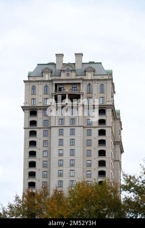 Ein Luxusgebäude in einem Hochhaus im Zentrum von Atlanta, GA Stockfoto