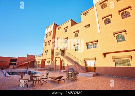 AIT ben Haddou, Marokko, 12. Februar 2017: Schönes Hotel im traditionellen marokkanischen Stil, Ait ben Haddou, Marokko, Afrika Stockfoto