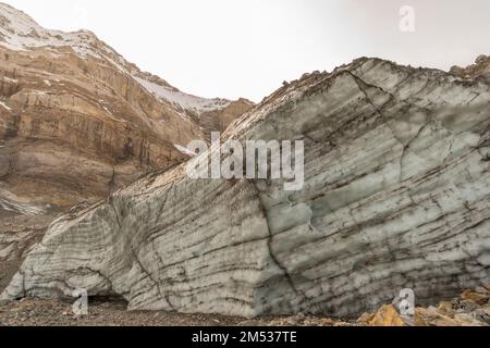 Klausenpass, Uri, Schweiz, 29. Oktober 2022 Gletscherlandschaft in einer alpinen Region Stockfoto