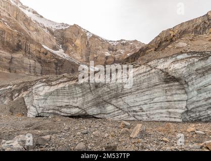 Klausenpass, Uri, Schweiz, 29. Oktober 2022 Gletscherlandschaft in einer alpinen Region Stockfoto