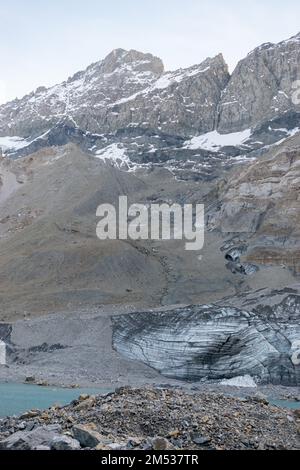 Klausenpass, Uri, Schweiz, 29. Oktober 2022 Gletscherlandschaft in einer alpinen Region Stockfoto