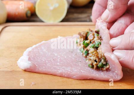 Fleisch gefüllt mit Pilzen. Traditionelles Gericht Stockfoto