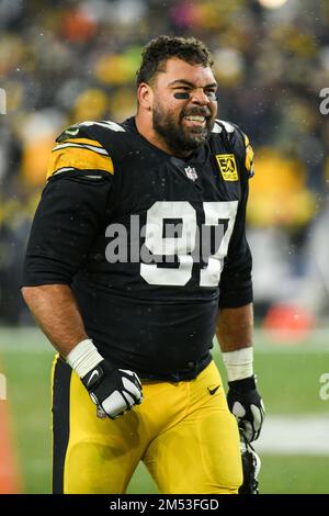 Pittsburgh, Pennsylvania, USA. 25. Dezember 2022. 24. Dezember 2022 Pittsburgh Steelers Defensive Tackle Cameron Heyward (97) feiert während der Pittsburgh Steelers vs Las Vegas Raiders in Pittsburgh, Pennsylvania. Jake Mysliwczyk/BMR (Kreditbild: © Jake Mysliwczyk/BMR über ZUMA Press Wire) Stockfoto