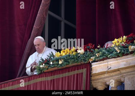 Vatikanstadt, Vatikanstadt. 25. Dezember 2022. Papst Franziskus Urbi und Orbi, Heiliger Weihnachtsfeiertag Petersdom im Vatikan, 25. Dezember 2022 Kredit: dpa/Alamy Live News Stockfoto