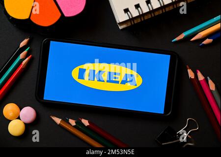 Polen. 17. Dezember 2022. In dieser Abbildung wird ein Ikea-Logo auf einem Smartphone angezeigt. (Kreditbild: © Mateusz Slodkowski/SOPA Images via ZUMA Press Wire) Stockfoto