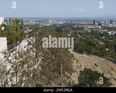 Blick auf Los Angeles vom South Promontory Cactus Garden, Getty Center Stockfoto