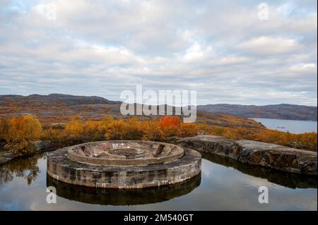 Draufsicht der Artilleriepositionen für großkalibrige Marinekanonen. Stockfoto