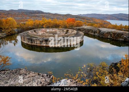 Draufsicht der Artilleriepositionen für großkalibrige Marinekanonen. Stockfoto