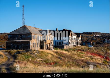 Ein altes verlassenes Haus auf dem Feld, Nahaufnahme. Stockfoto