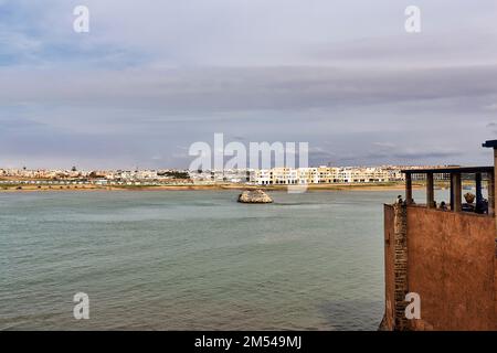 Blick auf den Fluss Bou-Regreg und die Stadt des Sale von der Festung Kasbah des Oudaias, Rabat, Rabat-Sale-Kenitra, Marokko Stockfoto