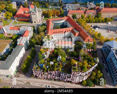 Drohnenschuss, Grüne Zitadelle, Hundertwasser-Haus, Architekt Friedensreich Hundertwasser, Magdeburg, Sachsen-Anhalt, Deutschland Stockfoto