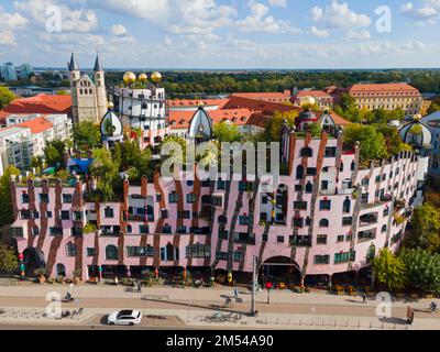 Drohnenschuss, Grüne Zitadelle, Hundertwasser-Haus, Architekt Friedensreich Hundertwasser, Magdeburg, Sachsen-Anhalt, Deutschland Stockfoto