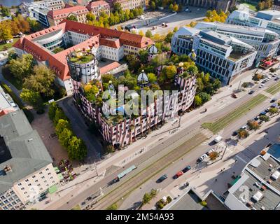 Drohnenschuss, Grüne Zitadelle, Hundertwasser-Haus, Architekt Friedensreich Hundertwasser, Magdeburg, Sachsen-Anhalt, Deutschland, Europa Stockfoto