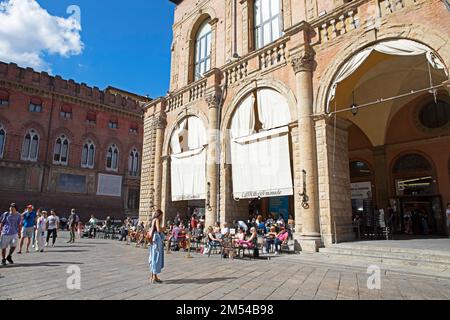 Cafe in Piazza Maggiore, Bologna, Emilia Romagna, Italien Stockfoto