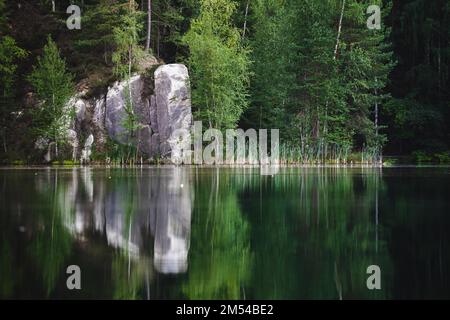 Adrspach, adrspach, Abenteuer, schönes, klares Wasser, Farben, tschechische republik, Ökosystem, Wald, Geologie, Grün, See, Seeufer, Landschaft, Spiegel Stockfoto