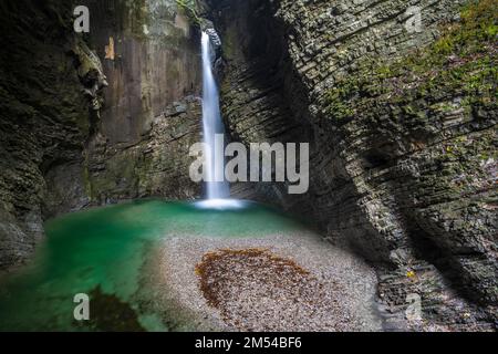 Wasserfall Slap Kozjak, in der Nähe von Kobarid, Soca-Tal, Triglav-Nationalpark, Slowenien Stockfoto