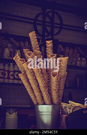 Leere Waffel Eistüten in der Ansicht Stockfoto