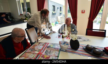 Das Mutter Theresa Hospiz bietet seinen Gästen ein würdevolles Zuhause in einem neuen, freundlichen Ambiente für Patienten in ihrer letzten Lebensphase. Die Intensivmedizin Stockfoto