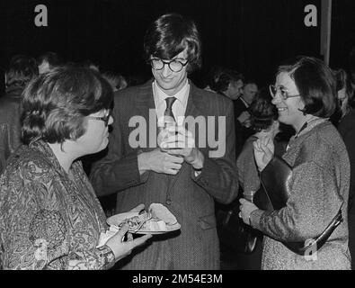 DDR, Berlin, 25. Februar 1987, Vorlesung im CCF, Centre Culturel Franzaise (Dichter Alain Lance), Direktor des CCF Domenique Paillarse (Zentrum) Stockfoto