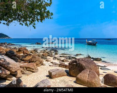 Sanom geheimer Strand in koh Lipe, Satun, Thailand Stockfoto