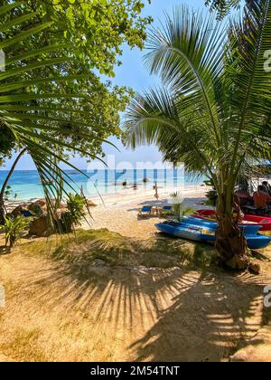 Sanom geheimer Strand in koh Lipe, Satun, Thailand Stockfoto