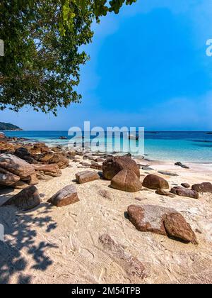 Sanom geheimer Strand in koh Lipe, Satun, Thailand Stockfoto