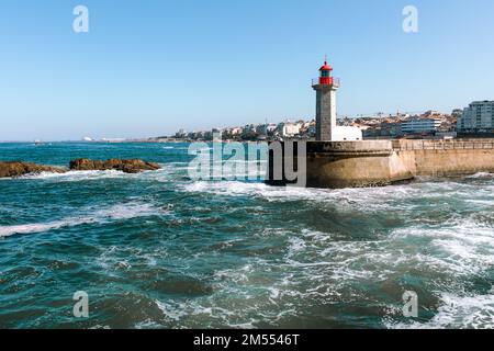 Leuchtturm Farolim de Felgueiras, Porto - Portugal. Stockfoto