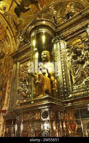 Jungfrau von Montserrat in Santa Maria de Montserrat Kloster in der Nähe von Barcelona. Spanien Stockfoto