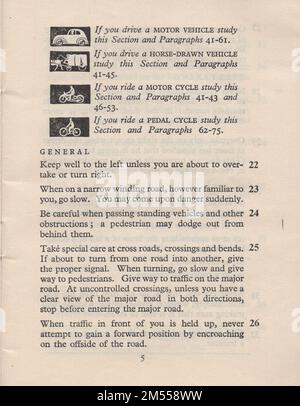 Straßenverkehrsordnung : vom Verkehrsminister mit Zuständigkeit für die Führung und Sicherheit aller Verkehrsteilnehmer herausgegeben mit einem Anhang einschließlich Diagrammen von Signalen und Schildern. Von der Bürokanzlei seiner Majestät. Ein Penny netto. Direkt bei H.M. zu erwerben Bürogebäude an folgenden Adressen : York House, Kingsway, London WC2 / 13a Castle Street Edinburgh 2 / 39-41 King Street Manchester 2 / 1. Andrews Crescent Cardiff / 80 Chichester Street , Belfast / oder über einen beliebigen Buchhändler. - General Stockfoto