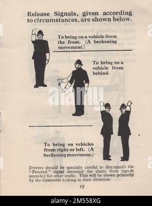 Straßenverkehrsordnung : vom Verkehrsminister mit Zuständigkeit für die Führung und Sicherheit aller Verkehrsteilnehmer herausgegeben mit einem Anhang einschließlich Diagrammen von Signalen und Schildern. Von der Bürokanzlei seiner Majestät. Ein Penny netto. Direkt bei H.M. zu erwerben Bürogebäude an folgenden Adressen : York House, Kingsway, London WC2 / 13a Castle Street Edinburgh 2 / 39-41 King Street Manchester 2 / 1. Andrews Crescent Cardiff / 80 Chichester Street , Belfast / oder über einen beliebigen Buchhändler. Anhang Signale werden von Police Constables und anderen / Freigabe gegeben Stockfoto
