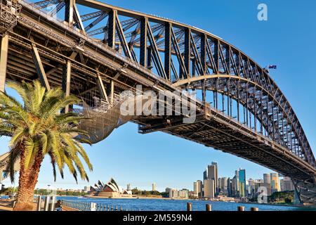 Sydney. New South Wales. Australien. Das Opernhaus und die Hafenbrücke Stockfoto