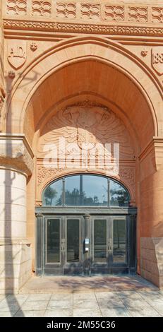 Das historische Gebäude der Society for Savings Building, Clevelands höchstes Gebäude im Jahr 1890, ist mit dem Key Tower verbunden, dem derzeit höchsten Gebäude der Stadt (2022). Stockfoto