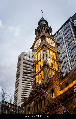 Das General Post Office (GPO, gemeinhin bekannt als Sydney GPO), ein denkmalgeschütztes Gebäude aus dem 19. Jahrhundert, das sich im Martin Place, Sydney, NSW, befindet Stockfoto