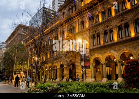 Das General Post Office (GPO, gemeinhin bekannt als Sydney GPO), ein denkmalgeschütztes Gebäude aus dem 19. Jahrhundert, das sich im Martin Place, Sydney, NSW, befindet Stockfoto