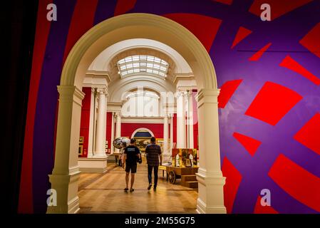 Sol LeWitt: Affinities and Resonances, ein erstaunliches 300 Quadratmeter großes Wandgemälde mit dem Titel Wall Drawing #955: loopy doopy, The Art Gallery of New Sout Stockfoto