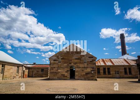 Verwaltungsgebäude des ehemaligen Gefängnisses, Cockatoo Island, das zum UNESCO-Weltkulturerbe gehört, an der Kreuzung von Parramatta und Lane Cove River Stockfoto