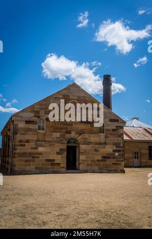 Verwaltungsgebäude des ehemaligen Gefängnisses, Cockatoo Island, das zum UNESCO-Weltkulturerbe gehört, an der Kreuzung von Parramatta und Lane Cove River Stockfoto