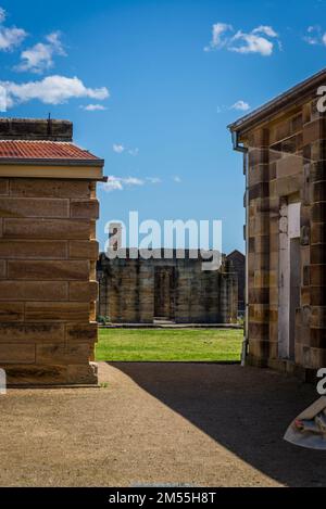 Ehemalige Isolationszellen des Gefängnisses der Sträflinge, Cockatoo Island, ein UNESCO-Weltkulturerbe an der Kreuzung von Parramatta und Lane Cove River in Sydney Stockfoto