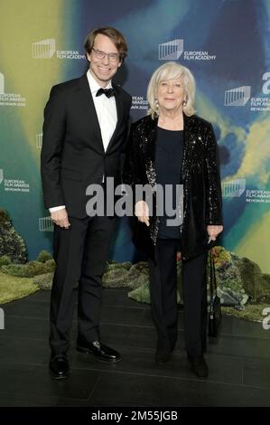 Margarethe von Trotta und ihr Sohn Felix Moeller nahmen am 10. Dezember 35. 2022 an den European Film Awards 2022 in Reykjavik, Island, auf der Harpa Conference and Concert Hall Teil. Stockfoto