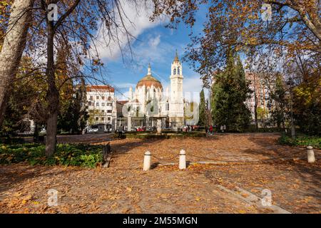 Pfarrkirche Saint Manuel und Saint Benedict, XX. Jahrhundert, im neobyzantinischen Stil, Buen Retiro Park (Parque del Buen Retiro), Madrid, Spanien, Europa Stockfoto