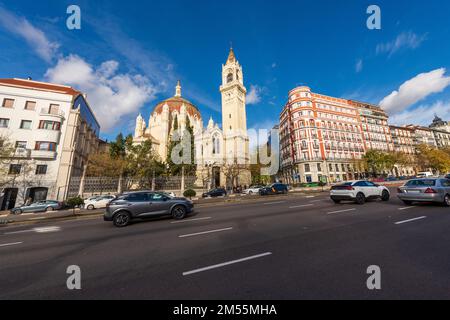 Pfarrkirche Saint Manuel und Saint Benedict, XX. Jahrhundert, im neobyzantinischen Stil, Calle de Alcala, Madrid Innenstadt, Spanien, Südeuropa. Stockfoto