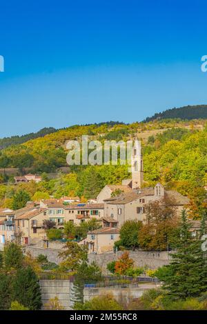 Panorama der Stadt Sisteron mit einer Kirche im französischen Departement Alpes-de-Haute-Provence Stockfoto