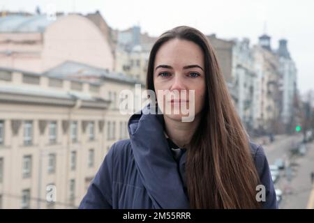 KIEW, UKRAINE - 26. DEZEMBER 2022 - die Leiterin des Zentrums für bürgerliche Freiheiten (CCL) Oleksandra Matviichuk ist während ihres Interviews für das Ukrinf abgebildet Stockfoto