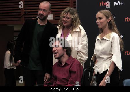 Die Besetzung und Fernando Franco von „The Rite of Spring“ posieren beim Filmfestival in San Sebastian Stockfoto