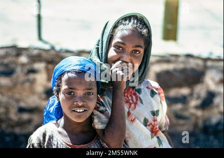 Äthiopien, 1970er, dire Dawa, 2 lächelnde kleine Mädchen Portrait, dire Dawa Region, Ostafrika, Stockfoto