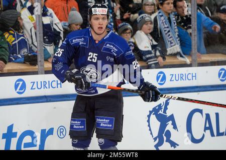 26.12.2022, Davos, Eisstadion Davos, Spengler Cup: HC Ambri-Piotta - Orebro HK, Nando Eggenberger von HC Ambri-Piotta (Andrea Branca / SPP-JP) Stockfoto