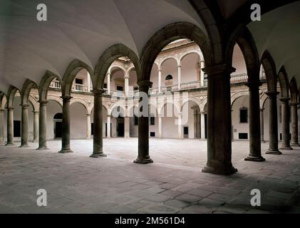 TERRASSE. Autor: COVARRUBIAS ALONSO. ORT: HOSPITAL DE TAVERA / MUSEO DUQUE DE LERMA. Toledo. SPANIEN. Stockfoto